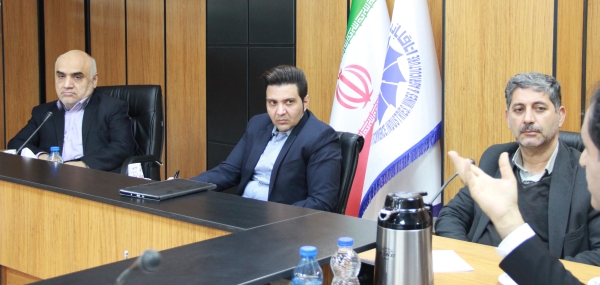 آنچه در نشست هم‌اندیشی تولیدکنندگان گلاب و عرقیات گیاهی کاشان برای رفع چالش‌های استانداردسازی گذشت
